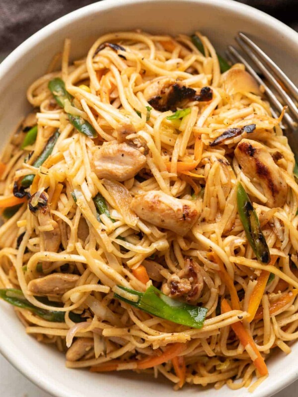 一碗鸡肉的鸡肉，在我的餐桌上有一顿饭